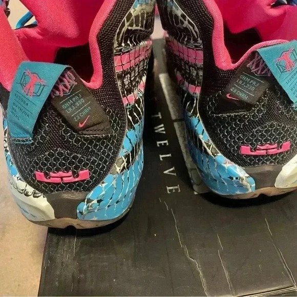 LEBRON XLL size 11 - Picture 7 of 15